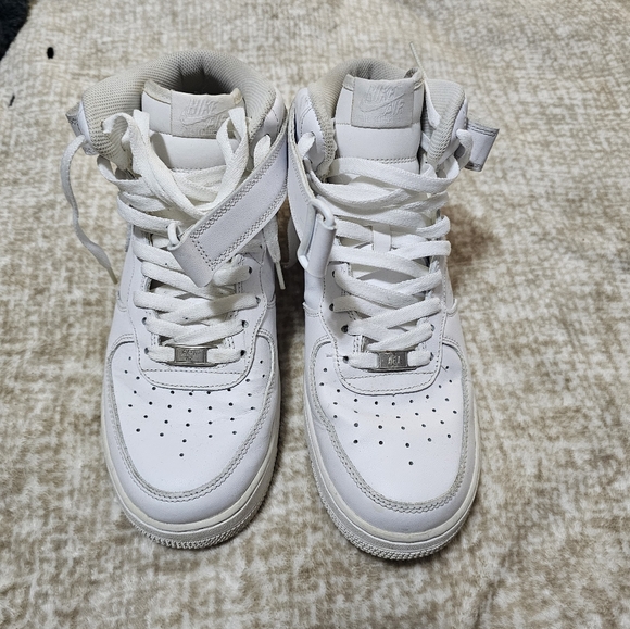 2 Pairs for the price of one...Nike Air Force 1 Mid, size 10.5 US, no box - Picture 9 of 16